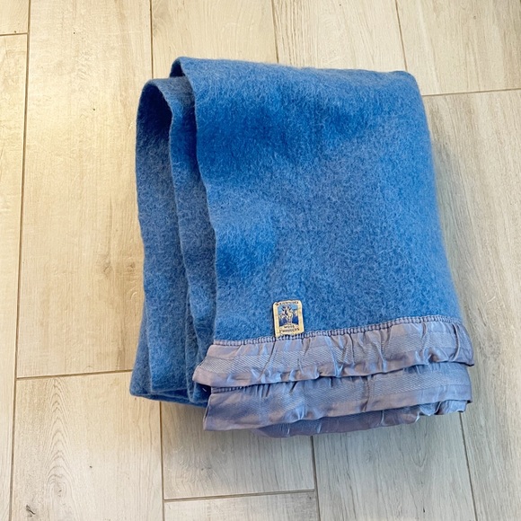 Vintage Bedding Vintage Kenwood Arondac 0 Wool Blanket Blue Satin